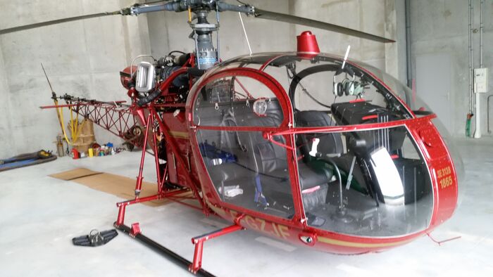 Cockpit en plastique pour hélicoptère (polissage)