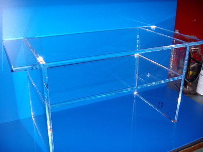 Table, bureau en plexiglas meuble transparente sur mesure 